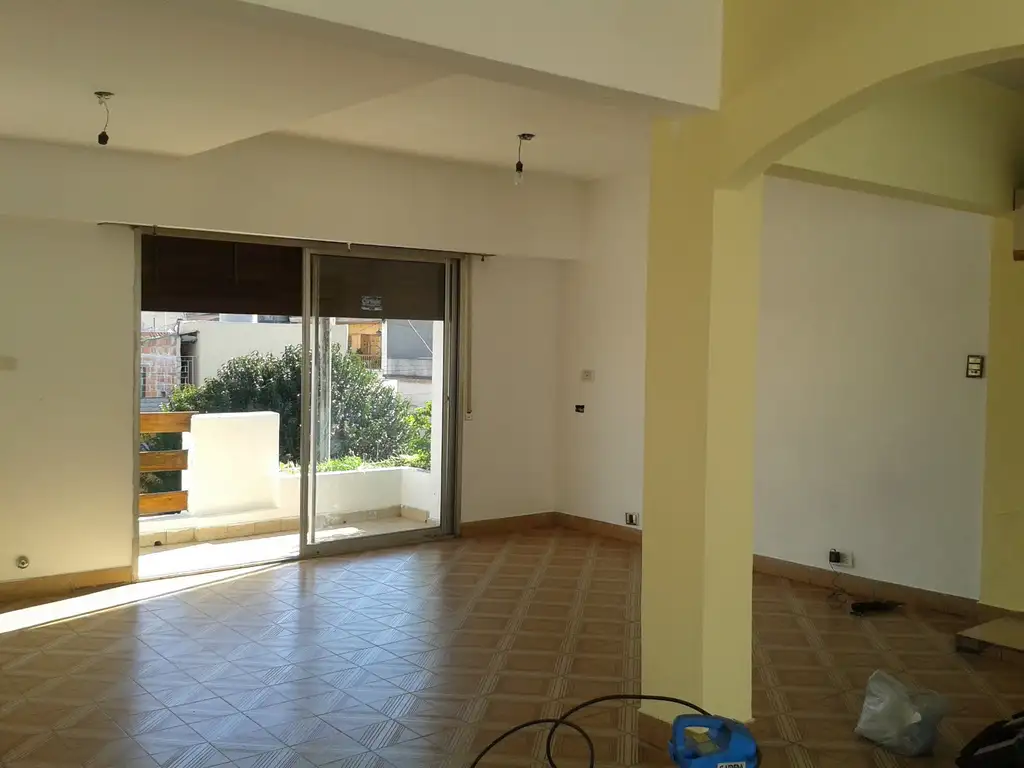 Foto de Casa en venta de varias plantas en Villa Lugano, imagen 3