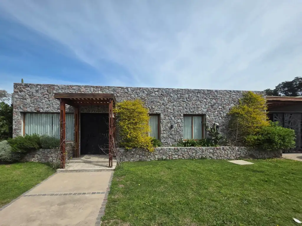 Foto de Alquiler de casa 4 ambientes. Barrio Cerrado Astorga, imagen 2