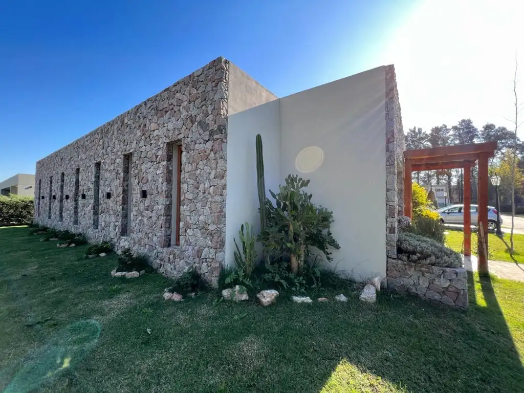 Foto de Alquiler de casa 4 ambientes. Barrio Cerrado Astorga, imagen 3