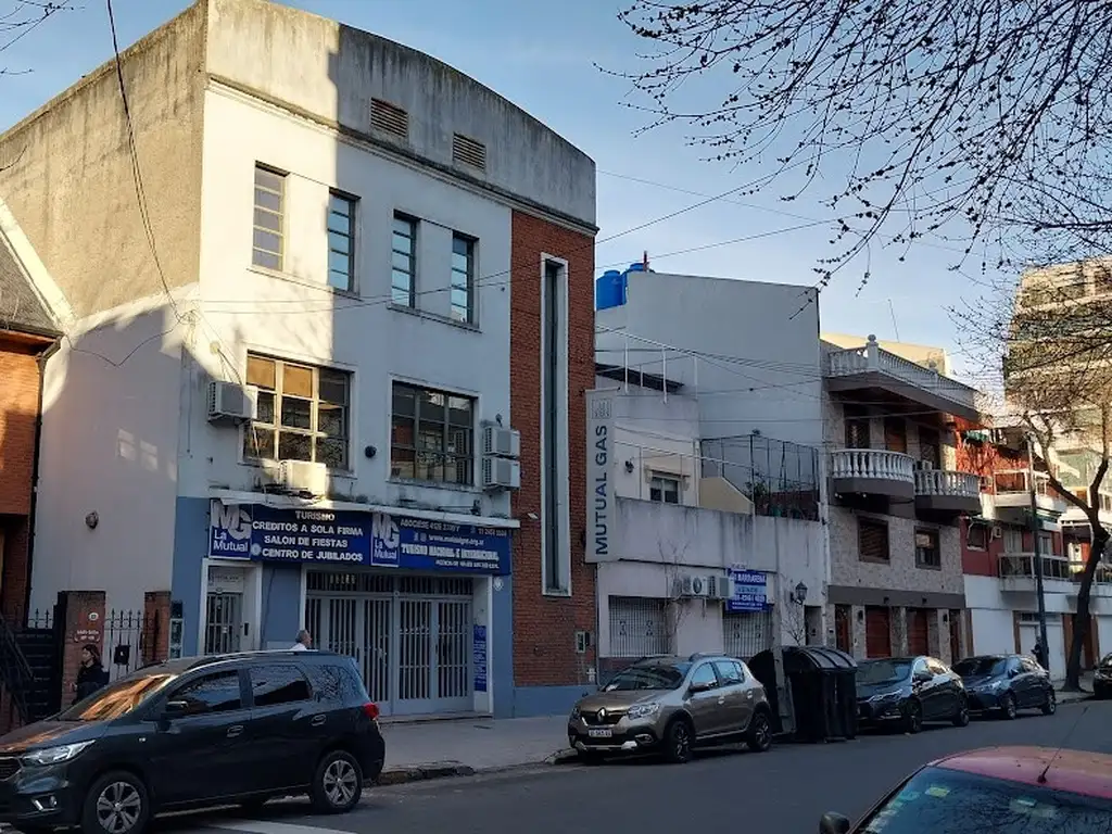 Foto de Edificio sobre terreno propio gran salon y oficinas multiples usos, imagen 1