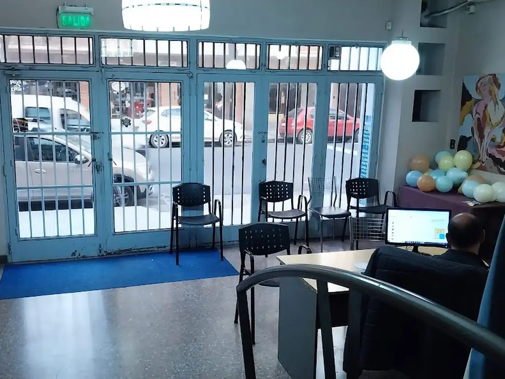 Foto de Edificio sobre terreno propio gran salon y oficinas multiples usos, imagen 3