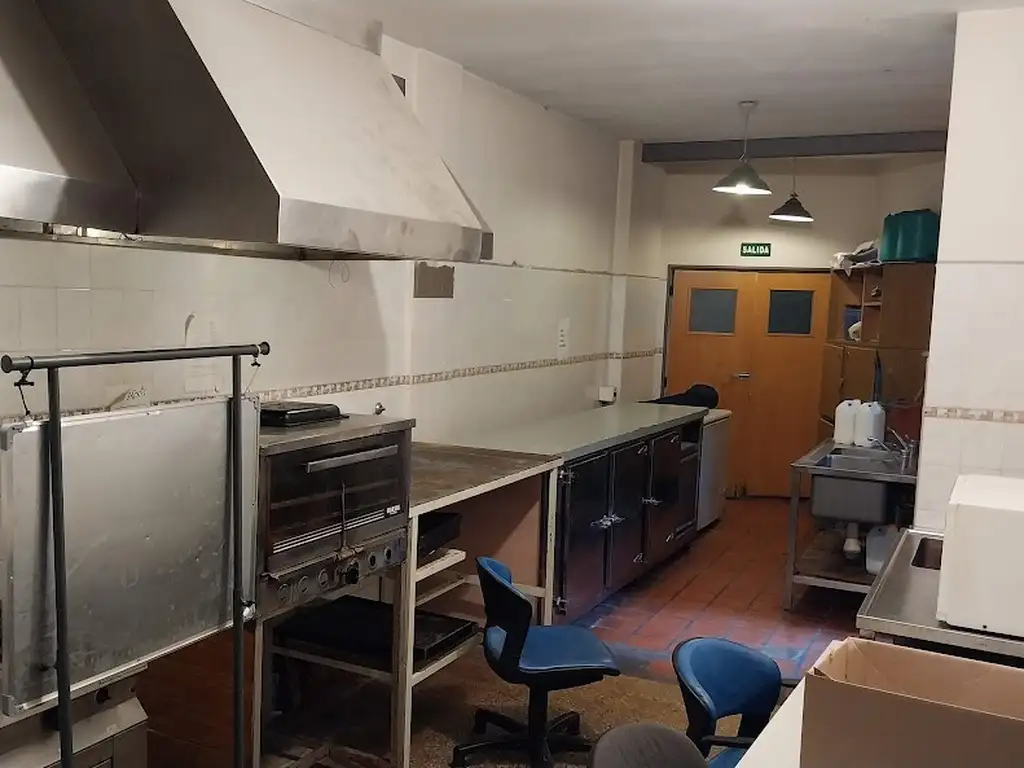 Foto de Edificio sobre terreno propio gran salon y oficinas multiples usos, imagen 5