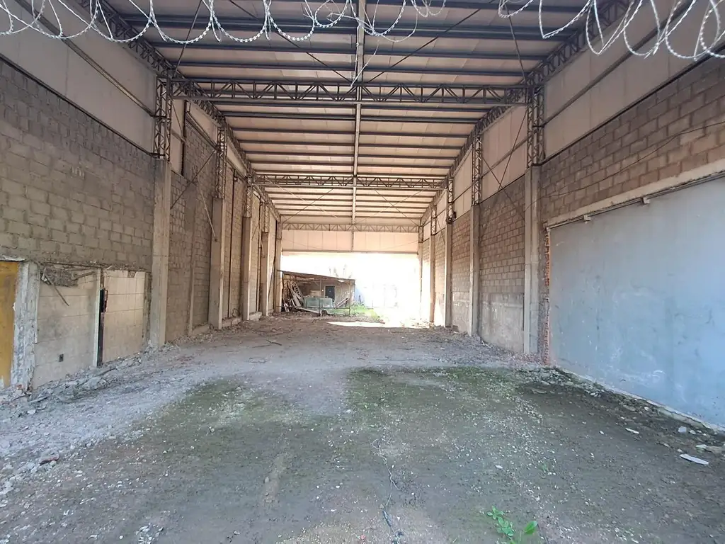 Foto de Galpon Sobre Acceso Oeste Ituzaingo, imagen 3
