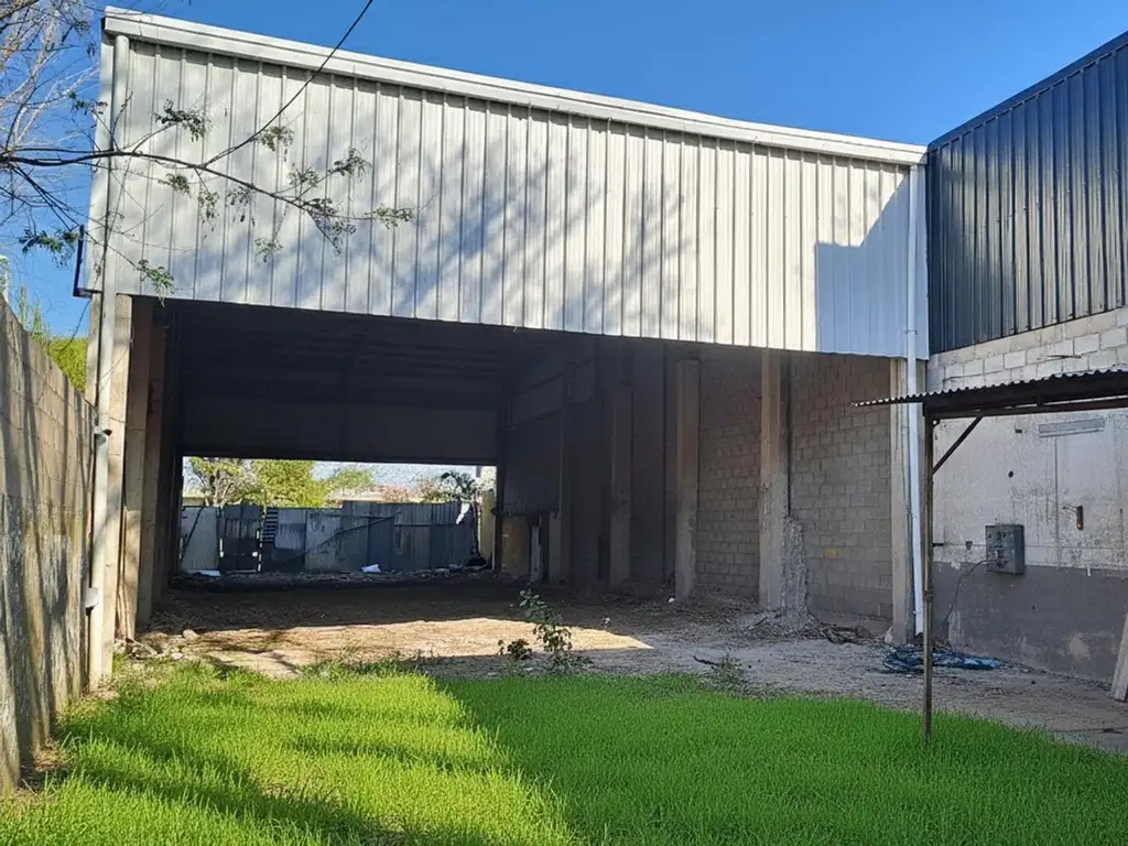 Foto de Galpon Sobre Acceso Oeste Ituzaingo, imagen 4