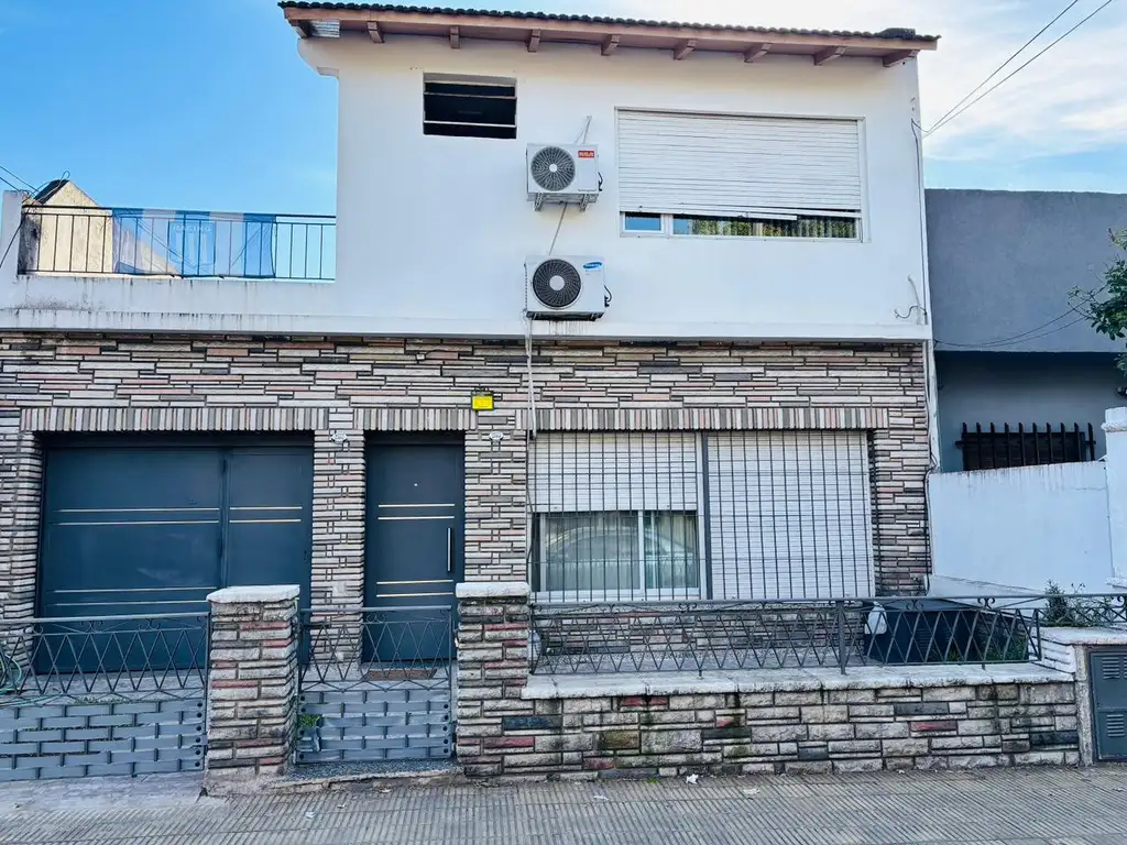 Foto de CASA EN LOTE PROPIO CON FONDO LIBRE Y PISCINA., imagen 3