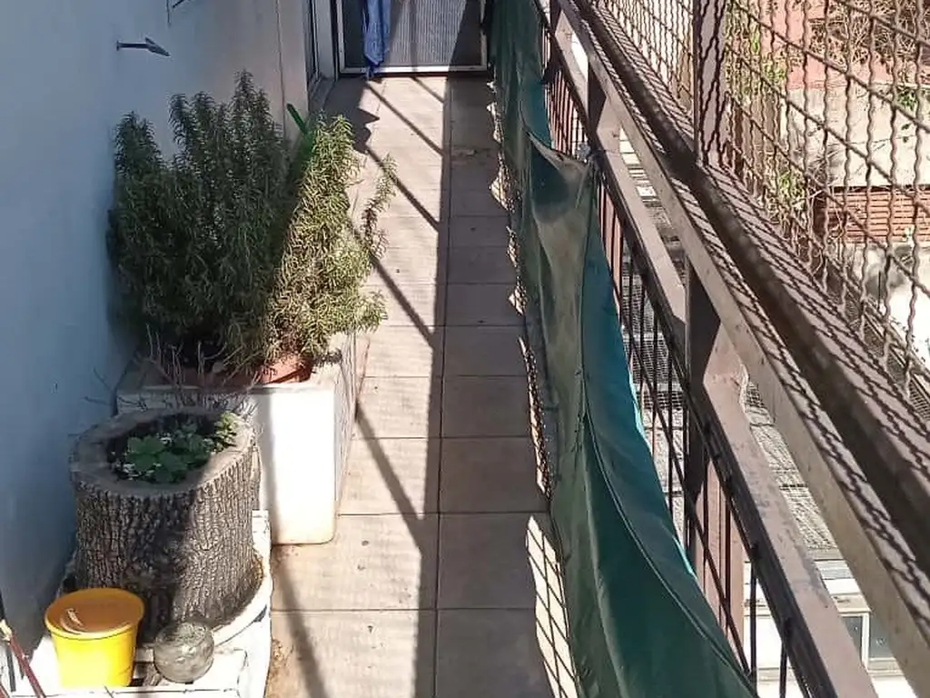 Foto de 4 Ambienes al contrafrente con balcon corrido, imagen 1