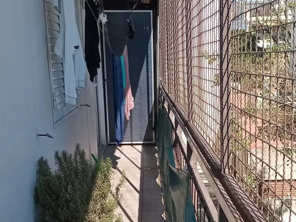 Foto de 4 Ambienes al contrafrente con balcon corrido, imagen 3