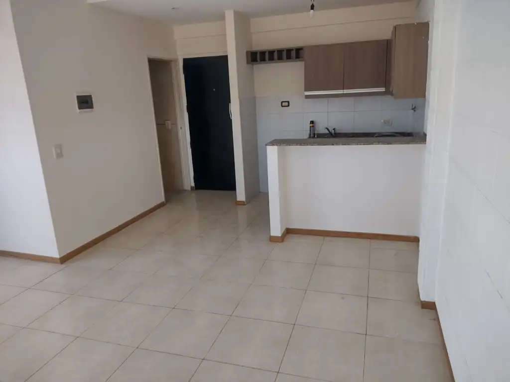 Foto de MONOAMBIENTE 5TO PISO CON PATIO VISTA ABIERTA MUY LUMINOSO, imagen 2