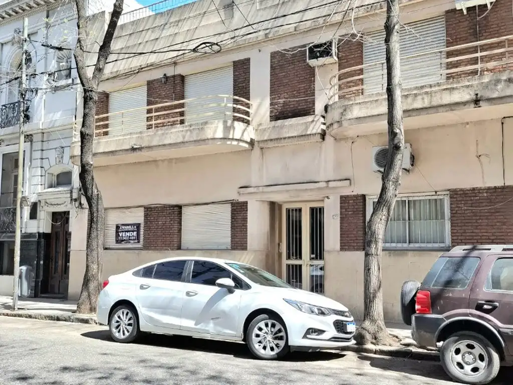 Foto de AMPLIO DEPARTAMENTO AL FRENTE PLANTA BAJA CON PATIO, imagen 1