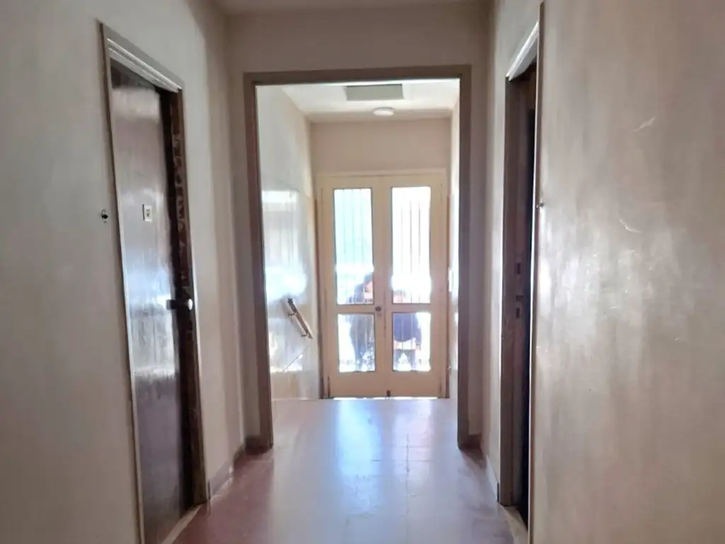Foto de AMPLIO DEPARTAMENTO AL FRENTE PLANTA BAJA CON PATIO, imagen 3