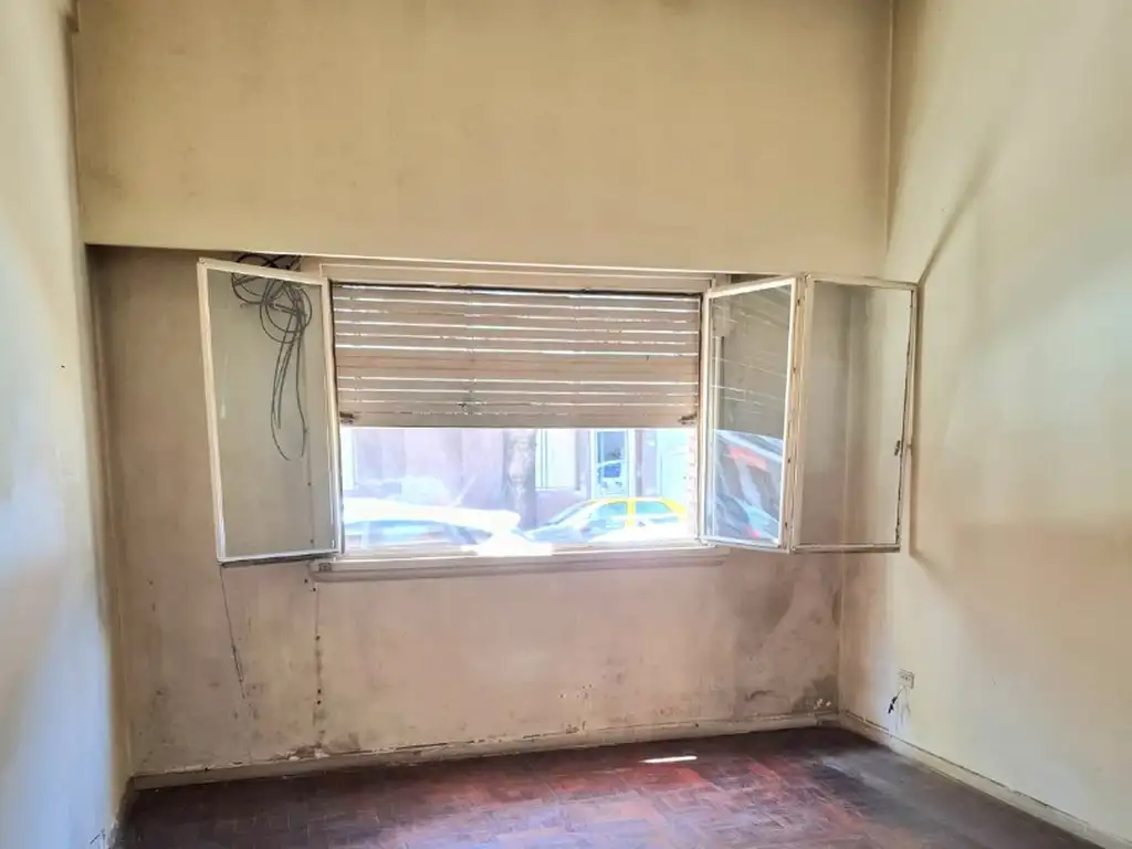 Foto de AMPLIO DEPARTAMENTO AL FRENTE PLANTA BAJA CON PATIO, imagen 5