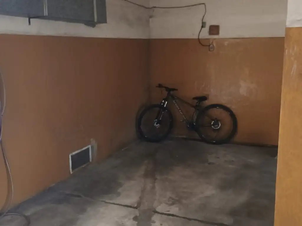 Foto de COCHERA EN VENTA // A 2 CUADRAS DE AV.SAENZ // MUY BUENA UBICACION, imagen 1