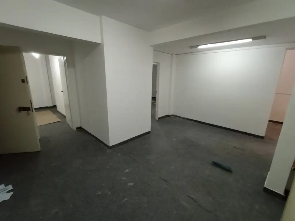 Foto de OFICINA EN PLANTA PB RECEPCIÓN Y 3 OFICINAS, 2 BAÑOS, imagen 4
