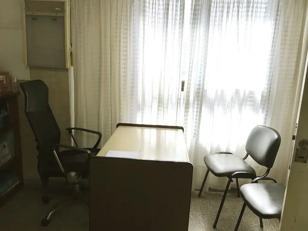 Foto de ALQUILER DE CONSULTORIOS IDEALES PARA USO MÉDICO – AV. BELGRANO 4489, imagen 1