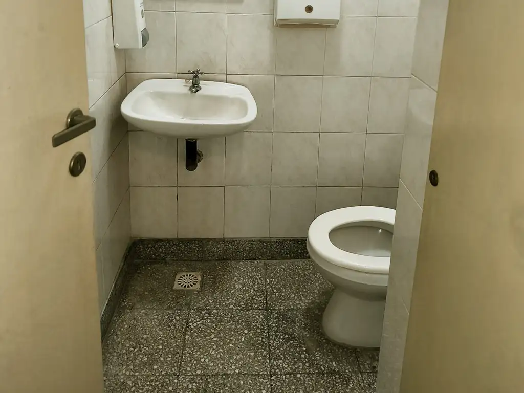 Foto de ALQUILER DE CONSULTORIOS IDEALES PARA USO MÉDICO – AV. BELGRANO 4489, imagen 3