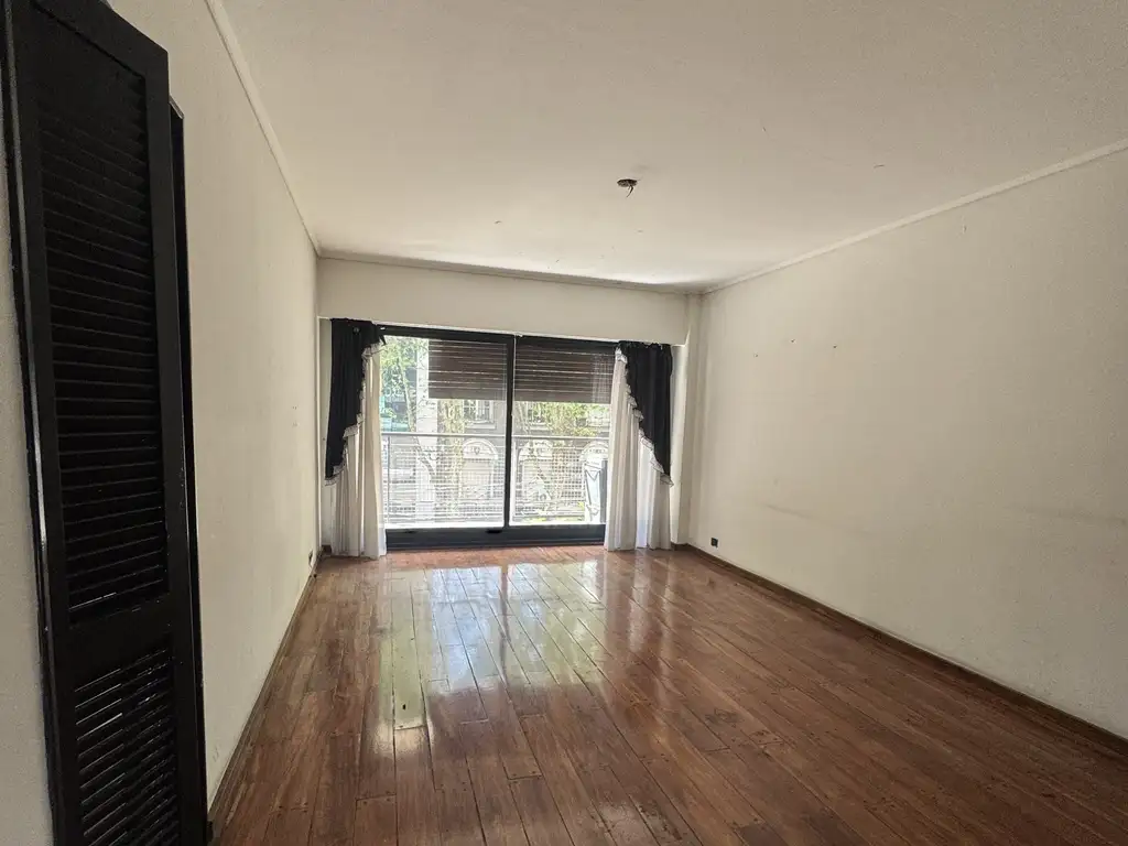 Foto de Departamento 4 ambientes al frente c/ balcón y jardín de invierno, imagen 1
