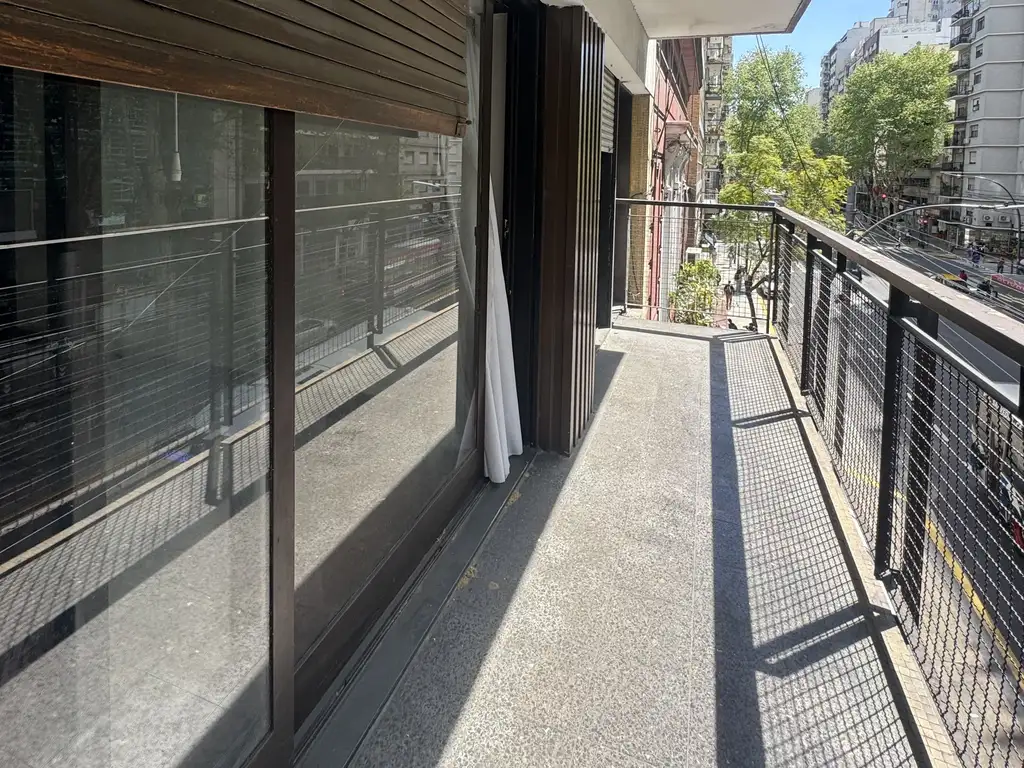 Foto de Departamento 4 ambientes al frente c/ balcón y jardín de invierno, imagen 5