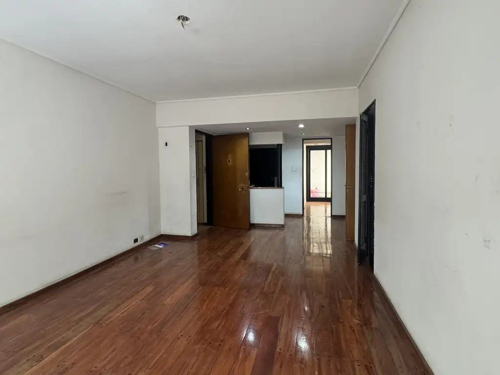 Foto de Departamento 4 ambientes al frente c/ balcón y jardín de invierno, imagen 2
