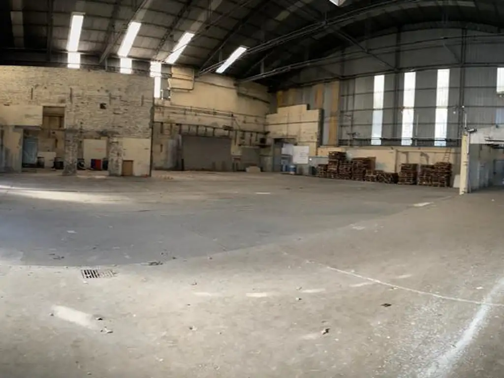 Foto de Galpón en alquiler en Villa Lynch, imagen 2
