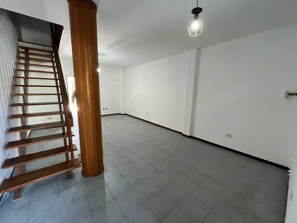 Foto de Duplex 4 amb. con cochera y patio, imagen 2