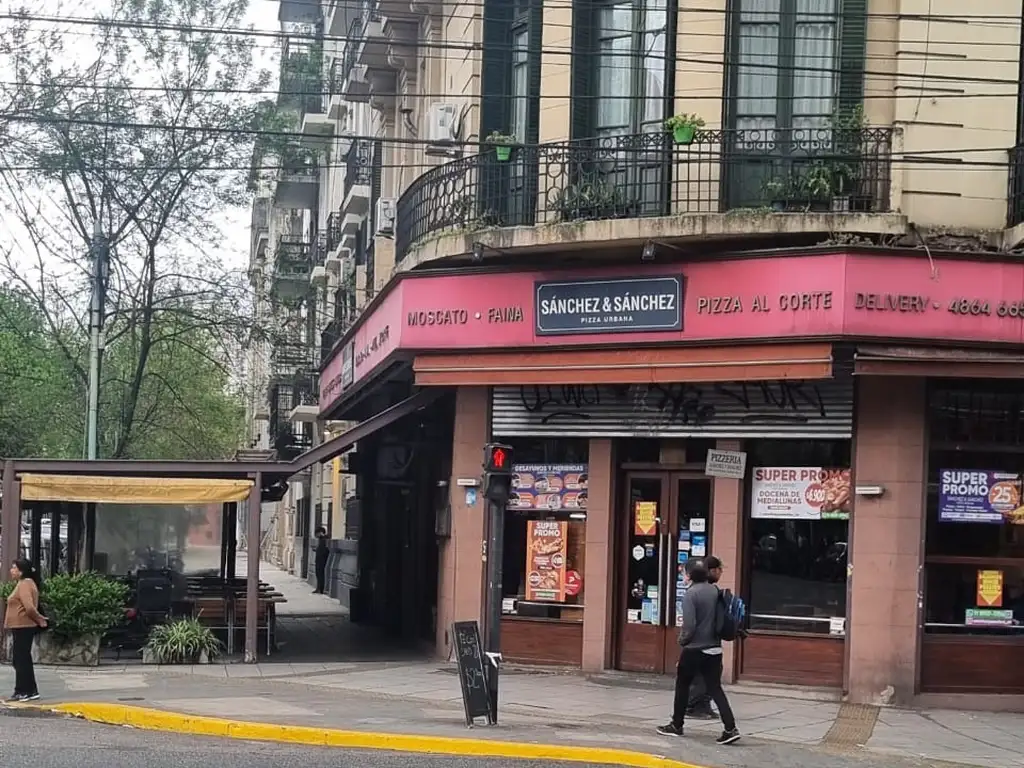Foto de Local En Venta Sobre Esquina En Avenida Rivadavia Y Sanchez De, imagen 1