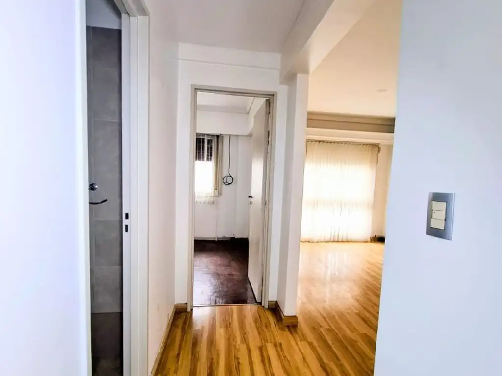 Foto de VENTA DEPARTAMENTO 2 AMBIENTES BARRACAS CON BALCON, imagen 2