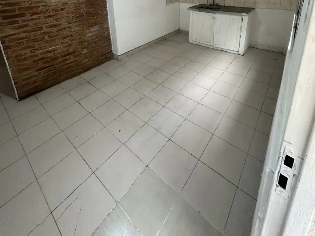 Foto de DPTO PH PB 2 AMB. POR PASILLO CON PATIO LAVADERO SIN EXPENSAS, imagen 1