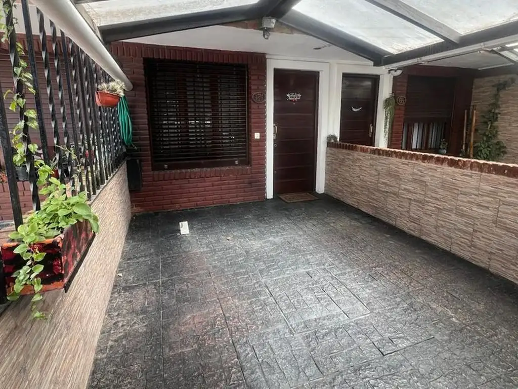 Foto de EN VENTA excelente duplex 3 amb /cochera y patio, imagen 1