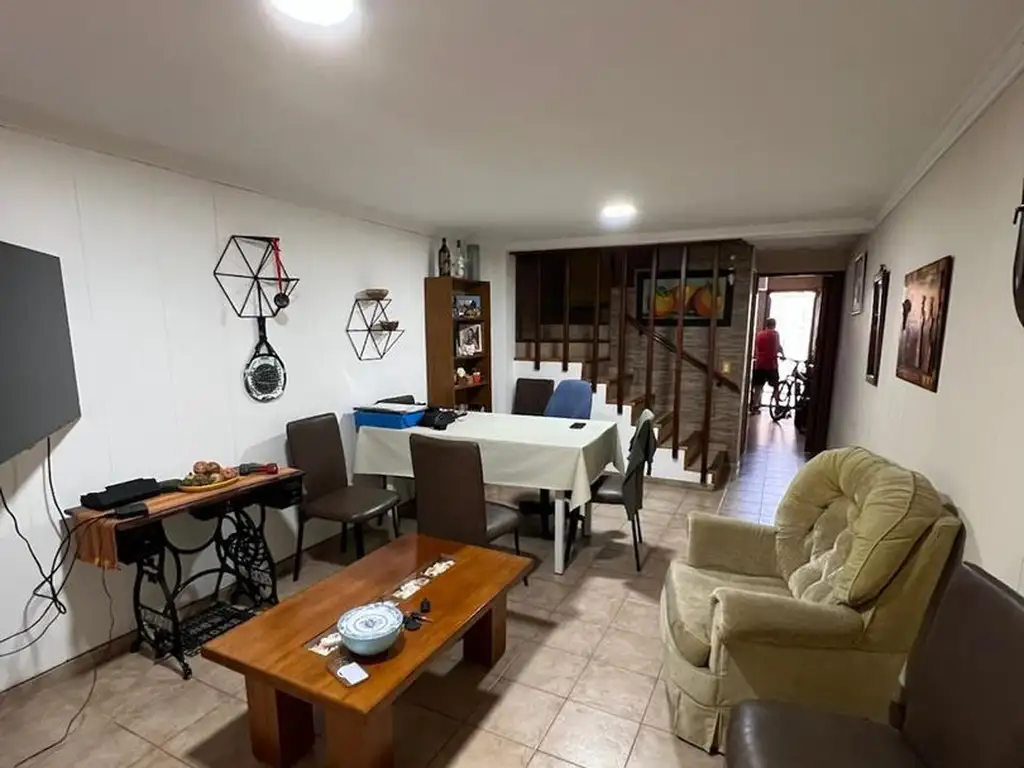 Foto de EN VENTA excelente duplex 3 amb /cochera y patio, imagen 4