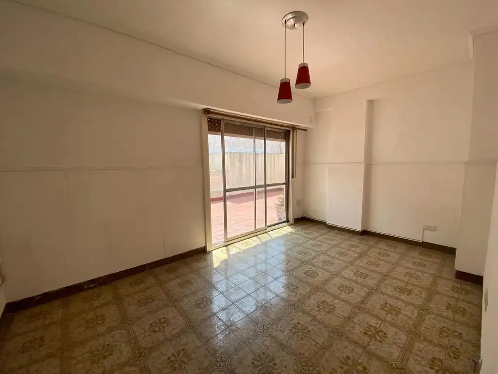 Foto de DEPARTAMENTO 2 AMBIENTES VENTA CON PATIO Y RENTA, imagen 2