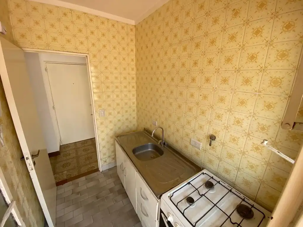 Foto de DEPARTAMENTO 2 AMBIENTES VENTA CON PATIO Y RENTA, imagen 3