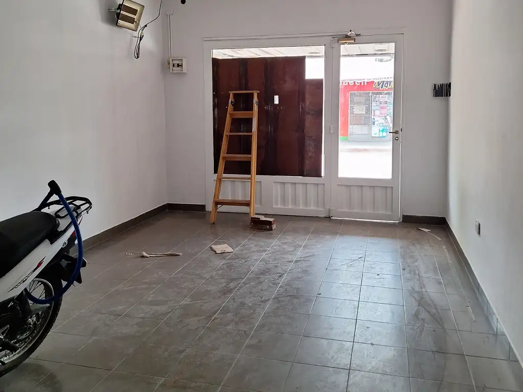 Foto de Local en alquiler en Zárate, Villa Massoni. Medidas 3.5 mts x 13.5 mts, imagen 4