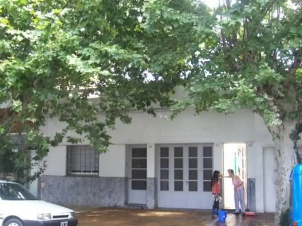 Foto de CASA a RECICLAR o LOTE 8.66x63, imagen 1