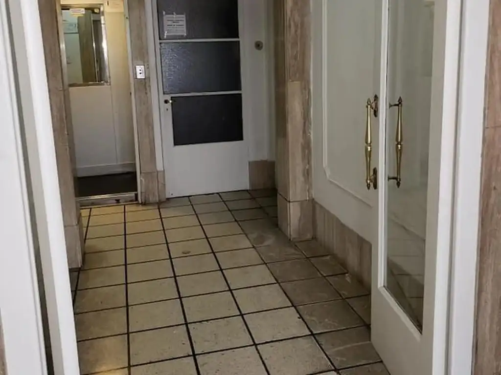 Foto de SEMIPISO DE 4 AMB. AL FRENTE ACTUALMENTE RENTADO - MUY BUEN, imagen 4