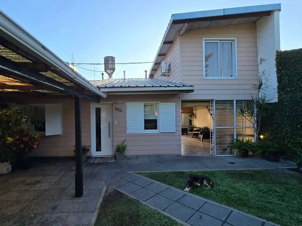Foto de Casa tipo chalet moderno en excelente estado – a metros del centro, imagen 1