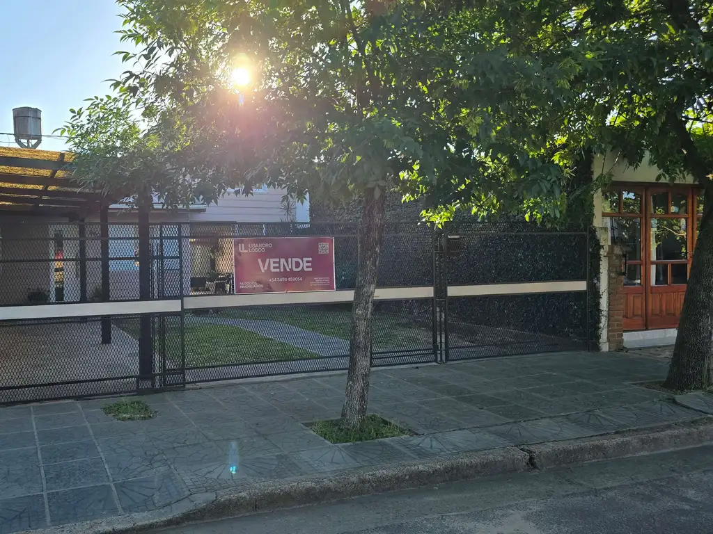 Foto de Casa tipo chalet moderno en excelente estado – a metros del centro, imagen 3