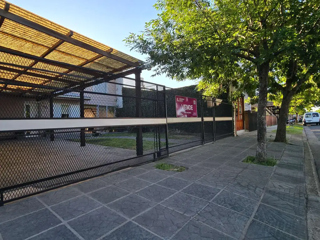 Foto de Casa tipo chalet moderno en excelente estado – a metros del centro, imagen 2