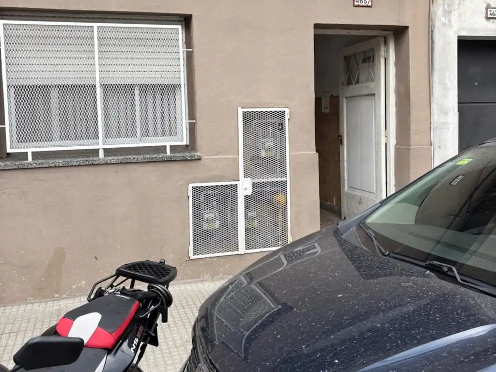Foto de Venta 2 Ph independientes con jardin, Villa Lugano , 100 Metros Av, imagen 1