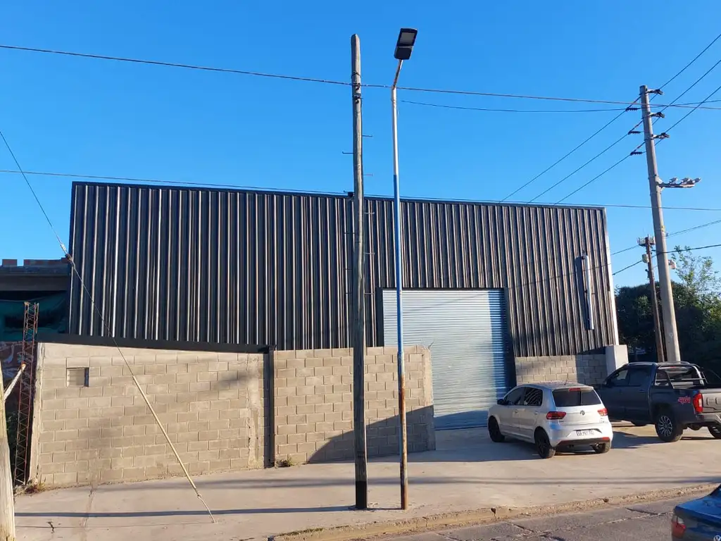 Foto de Galpón con casa en alquiler Garin-Centro, imagen 1