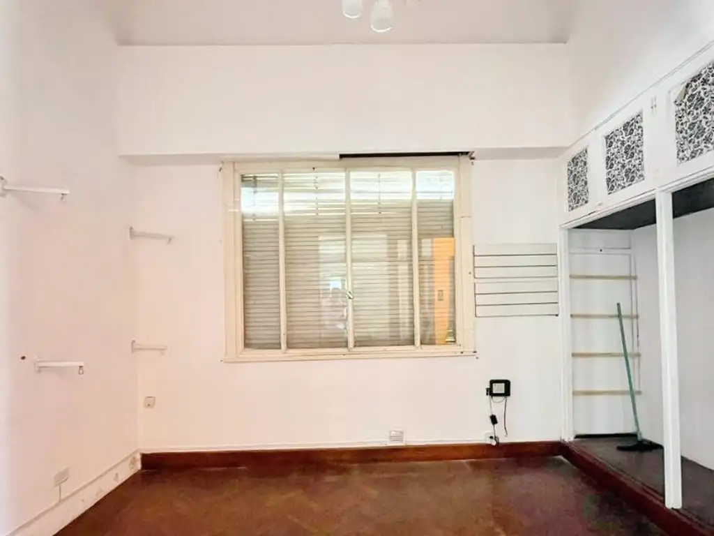 Foto de Local sobre calle Entre Ríos y locales en galería., imagen 4