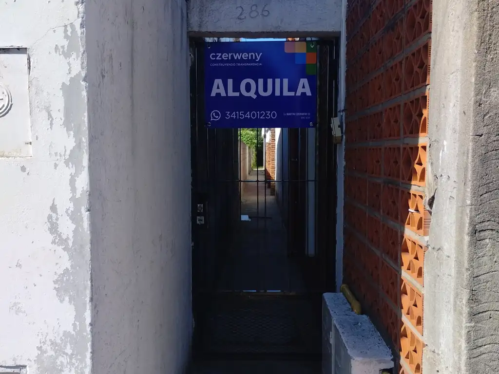 Foto de Casa de pasillo de dos habitaciones con patio en alquiler en Arroyo Seco, imagen 2