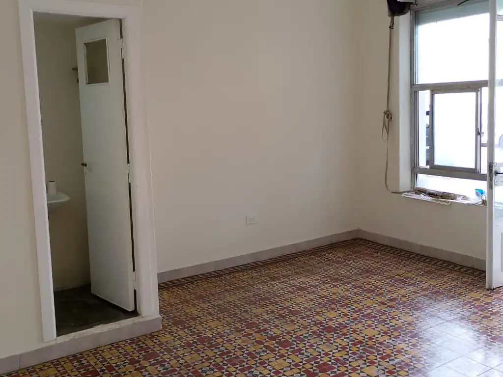 Foto de Alquiler de local de 25 m² en zona céntrica de Mataderos. Seguro de, imagen 4