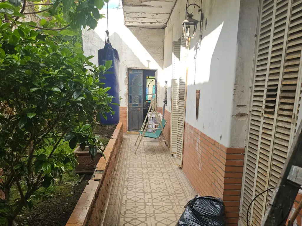 Foto de Casa 5 ambientes con patio, terraza y cochera. A actualizar, imagen 3