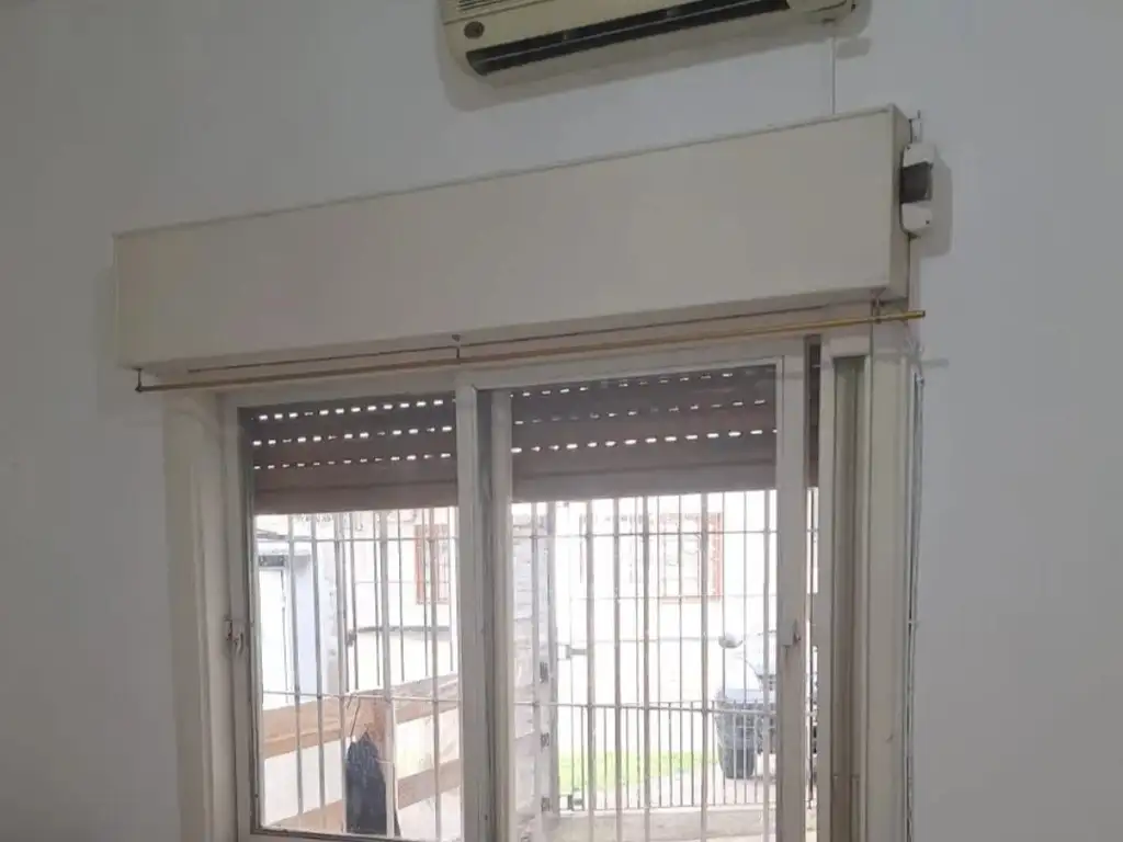 Foto de Alquiler departamento Dos Ambientes Tipo casa al frente en Quilmes Oeste, imagen 2