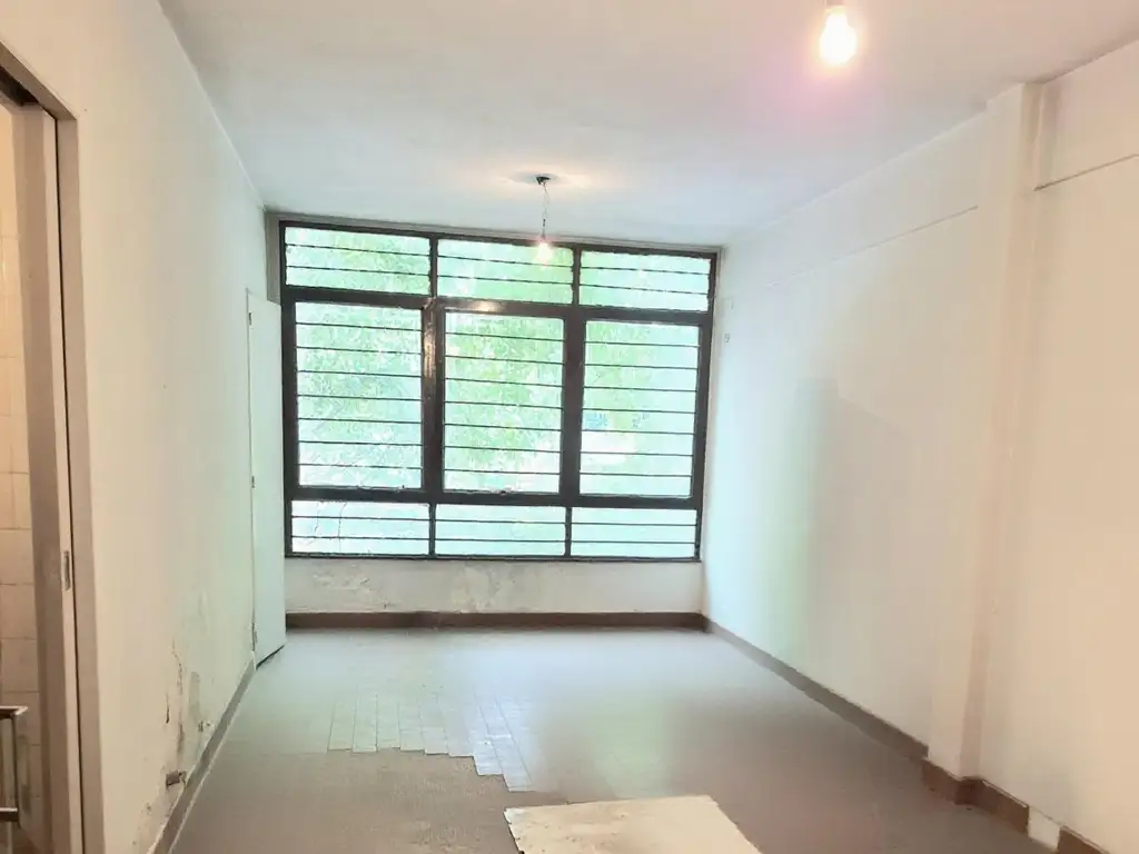Foto de MONOAMBIENTE ESTUDIO O VIVIENDA A RECICLAR AL FRENTE BAJAS EXPENSAS, imagen 2