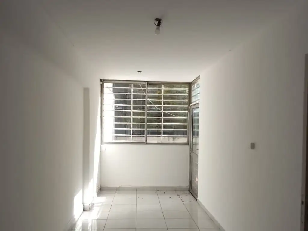 Foto de España 317, primer piso frente, 2 dormitorios, patio (481-5308), imagen 1