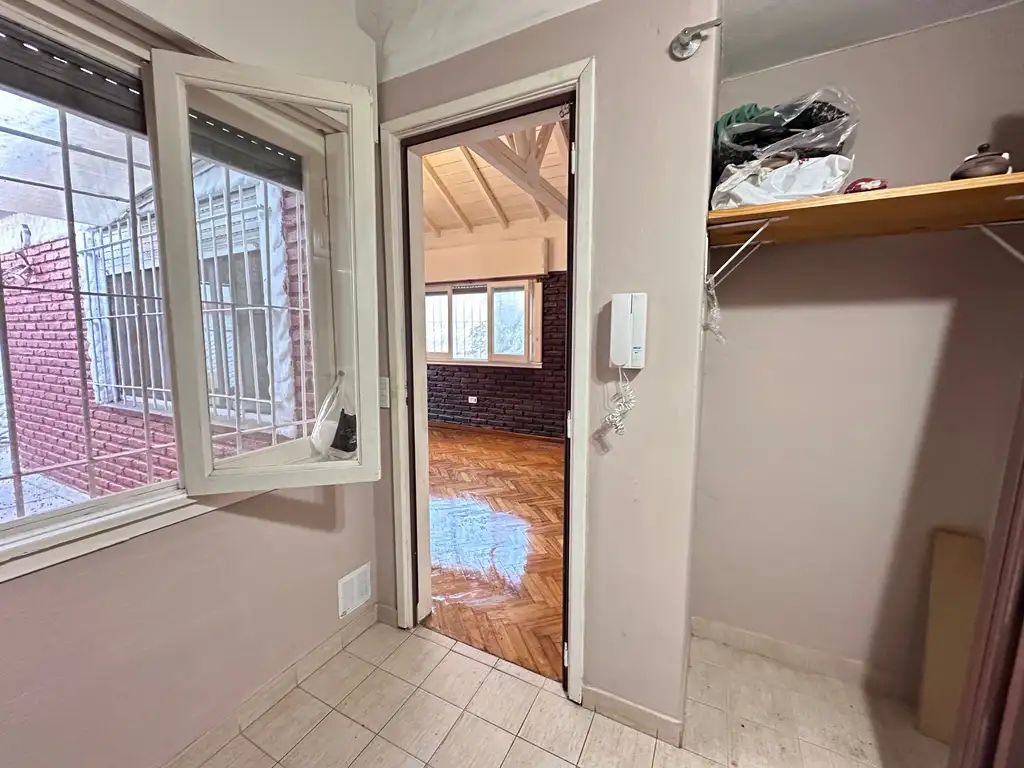 Foto de PH DE 2 AMBIENTES CON AMPLIO JARDIN Y PATIO CENTRICO, imagen 2