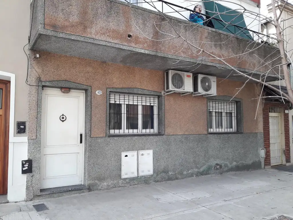 Foto de FLORES PH 3 Amb - FRENTE 112 m2 TOTALES - ¡PATIO y PARRILLA!, imagen 2