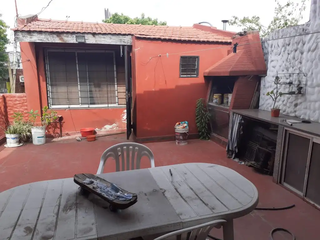 Foto de Casa de 4 amb. a reciclar con 2 baños garage y terraza. Lote de 8 x, imagen 1