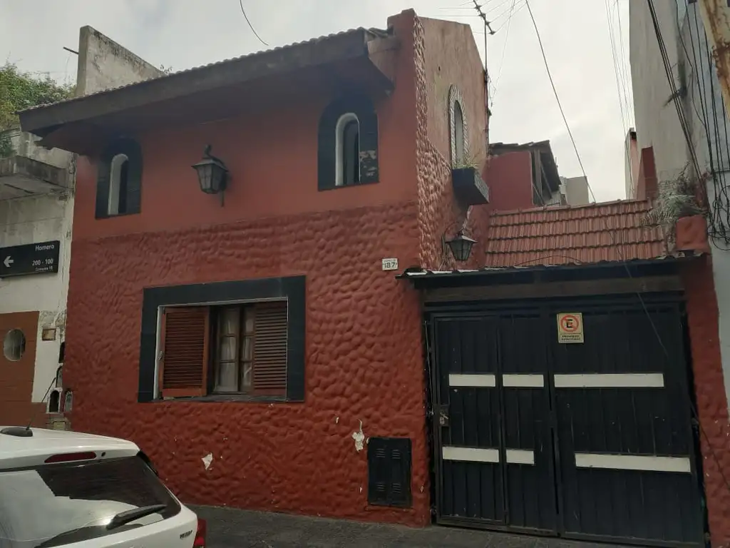 Foto de Casa de 4 amb. a reciclar con 2 baños garage y terraza. Lote de 8 x, imagen 3